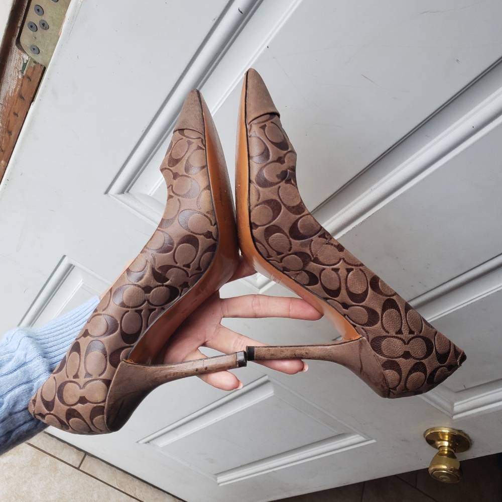 COACH Luca Signature Jacquard Monogram Brown Tan Leather Pointed Toe Pumps Sz 7 - Picture 9 of 15